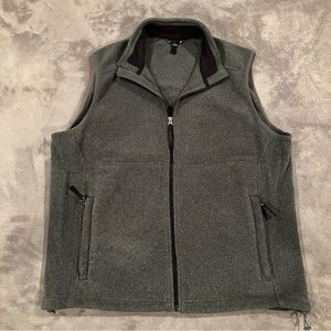Lands’ End fleece vest, grey and black, men’s large (42-44). Ready for wear!